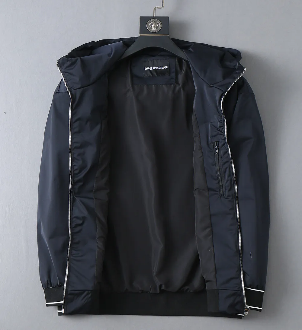 Armani official website Same Style, complete with three labels, on sale in advance. 2026 Autumn and Winter New Arrival men's jacket, Original with complete three labels, Premium version. Custom-made fabrics at the counter. Breathable, high comfort, impeccable details, brand element design concept, reflecting high quality. It feels delicate and soft, presents a casual cut, and has a great upper body shape. Sizes: M～3XL,